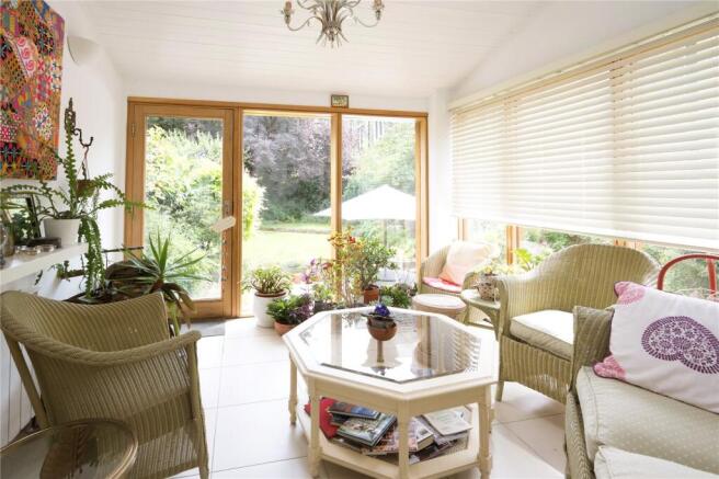 5 bed Semi-Detached for sale Image 11