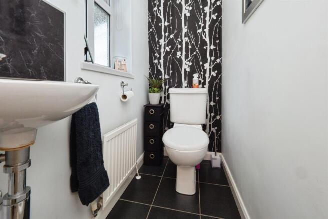 4 bed Detached for sale Image 9