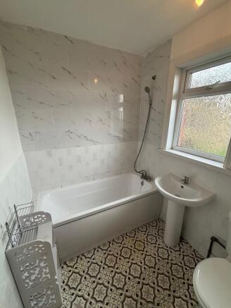 3 bed Semi-Detached to rent Image 12