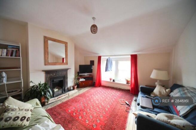 Sitting Room - Bright And Spacious