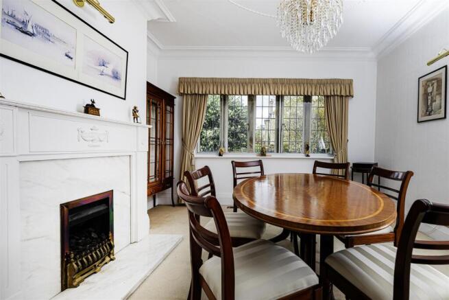 4 bed Detached for sale Image 7