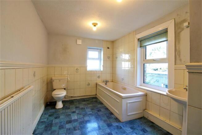 Bathroom.JPG