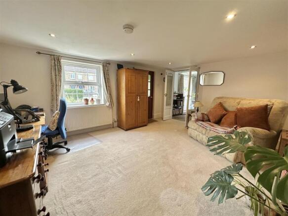4 bed Detached for sale Image 5