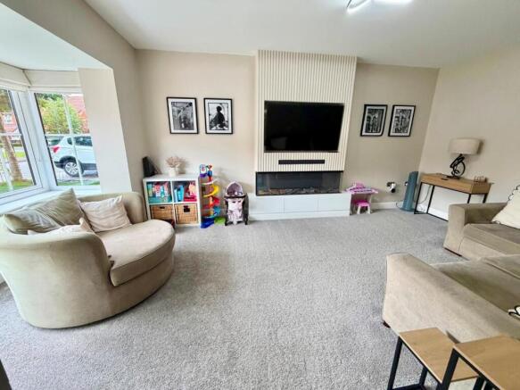 4 bed Detached for sale Image 9