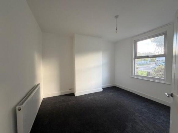 Chigwell Road, London photo 4