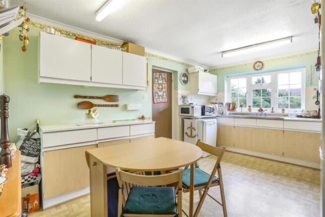 676945885 - 23 Travers House, 127 Dalmeny Avenue N