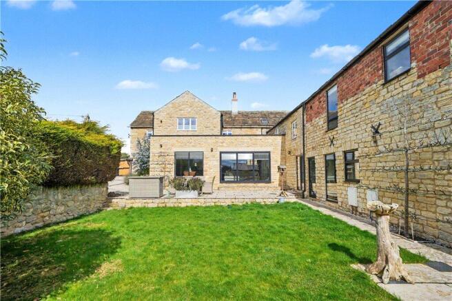 5 bed Semi-Detached for sale Image 5