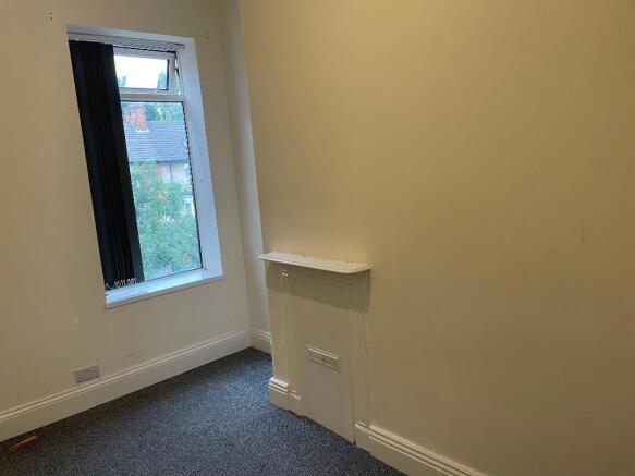3 bed Apartment to rent Image 9