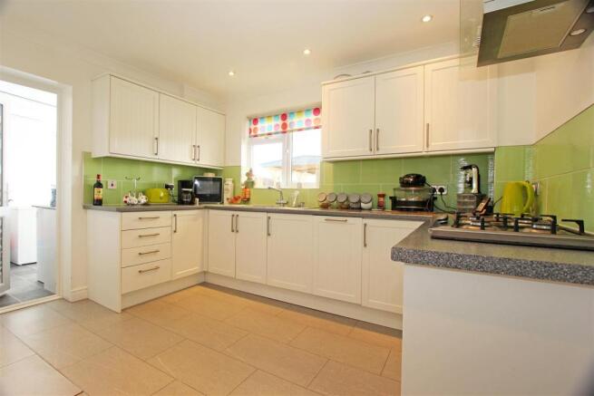 14Fallowfield-Kitchen1.jpg