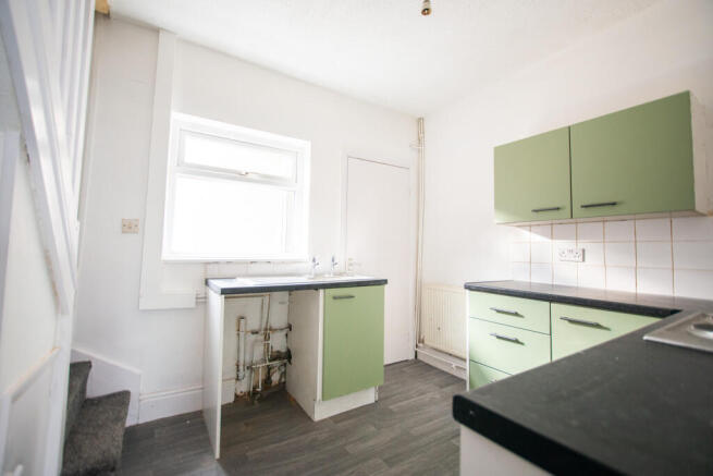 2 bed Terraced to rent Image 5