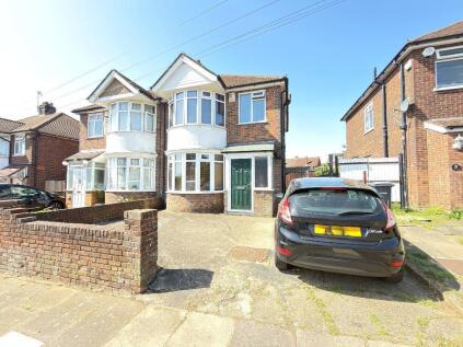 Exton Avenue, Round Green, Luton, Bedfordshire, LU2 0LH