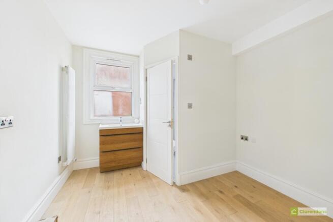 CAM02528G0-PR0429-STILL018