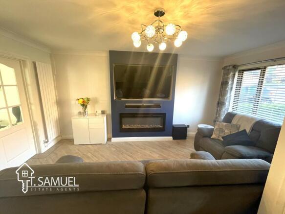 Living room 3.JPG