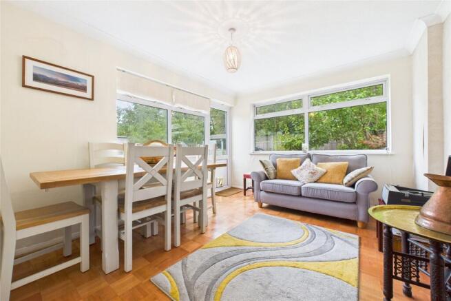Manor Grove, Fifield, Maidenhead, Berkshire, SL6 photo 3