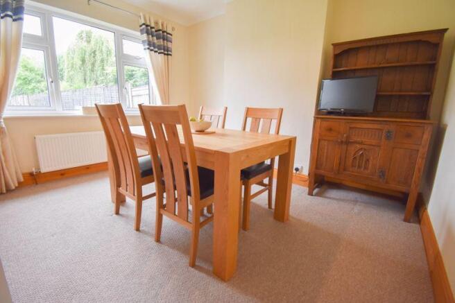 Lounge/Dining ...