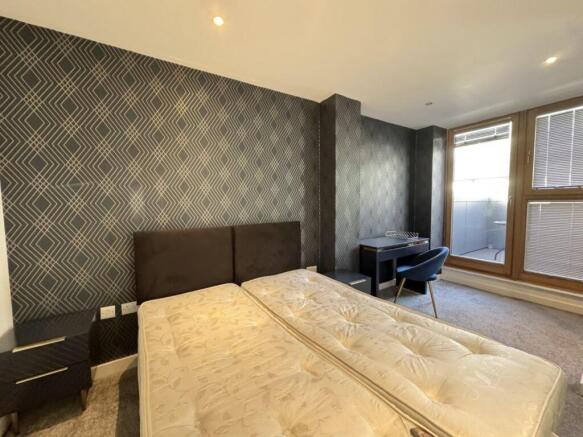2 bed Apartment to rent Image 4