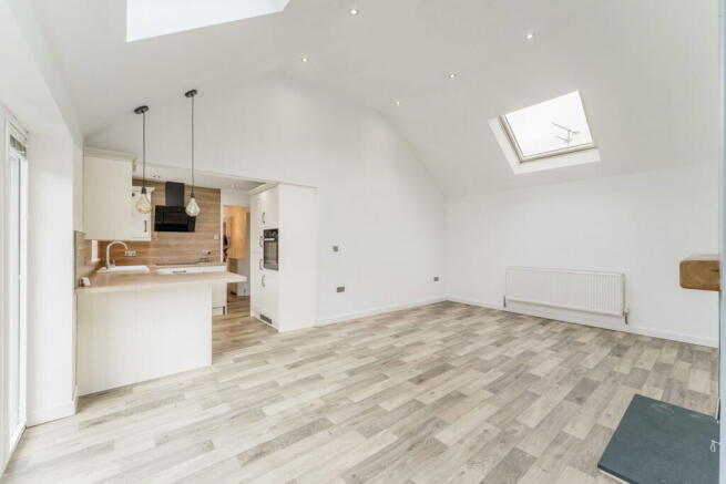 4 bed Detached for sale Image 6