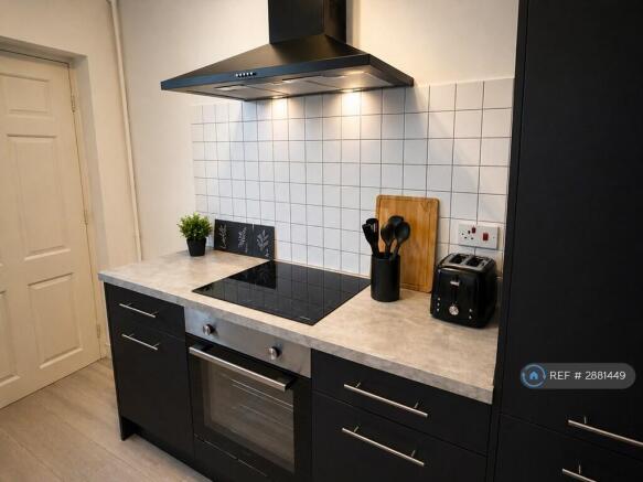 6 bed Terraced to rent Image 6