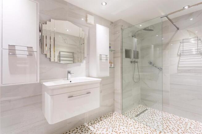 Bathroom 1.jpg