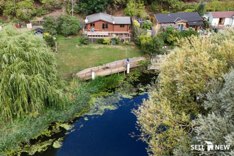 **LARGE 50FT MOORING ON RIVER OUSE, NO CHAIN** Bramble lodge, Water Lane, MK41