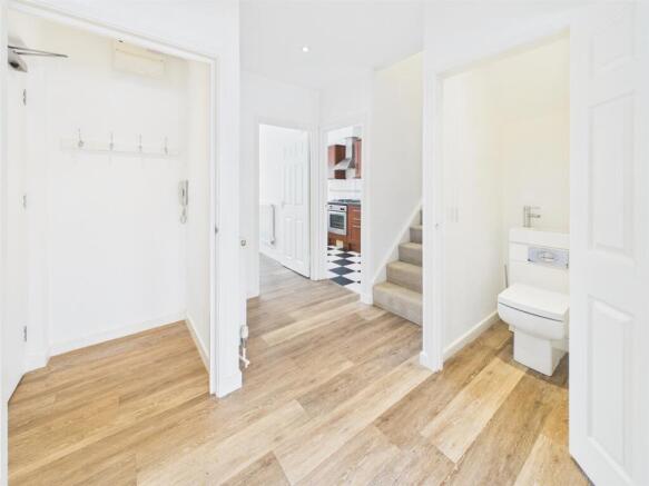 Spacious & Light Hallway