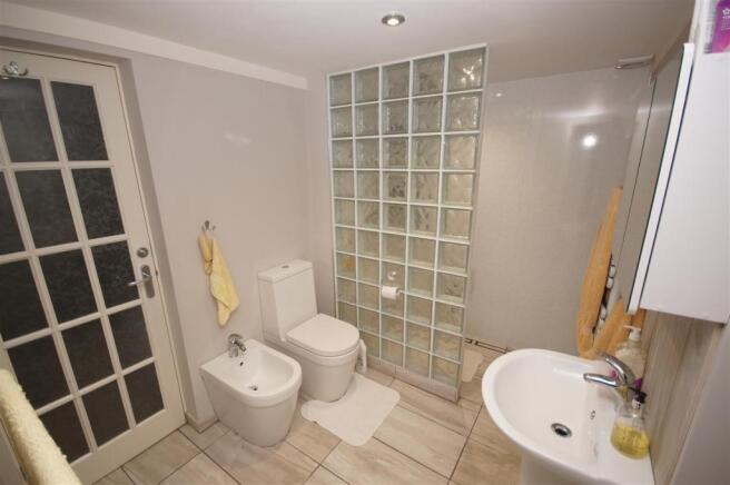 Jack & Jill Shower Room.JPG