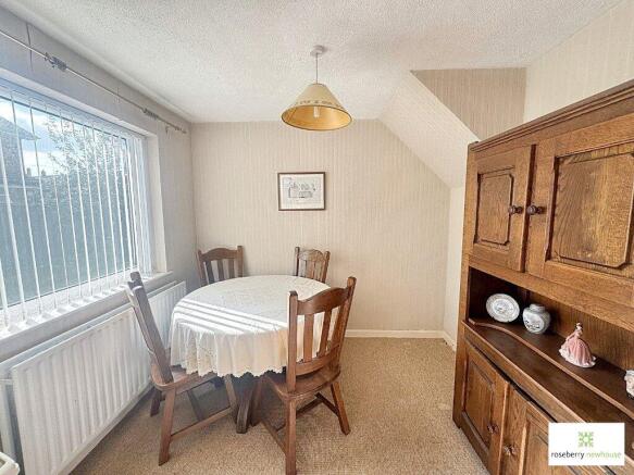 4 bed Bungalow for sale Image 7