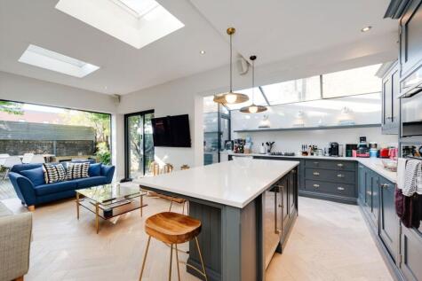 Harvist Road, Queen's Park