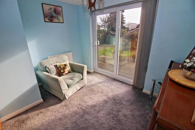 bedroom 2.JPG