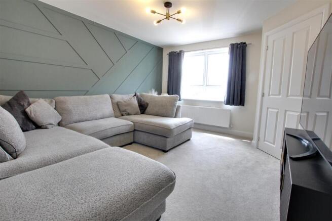 3 bed Semi-Detached for sale Image 2