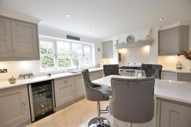 KITCHEN/BREAKFAST ROOM