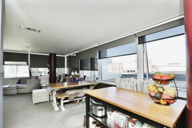 Lounge/Dining Room