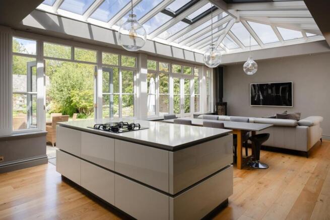 5 bed House for sale Image 6
