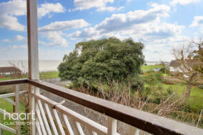 Flat 19, Knightsbridge Court, Connaught Gardens East, Clacton-on-sea CO15 6JB