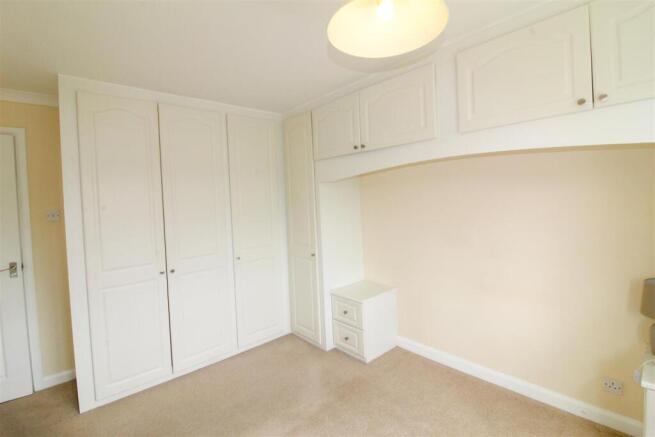 4 bed Detached to rent Image 6