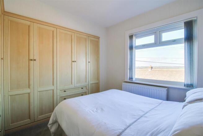 4 bed Semi-Detached for sale Image 10