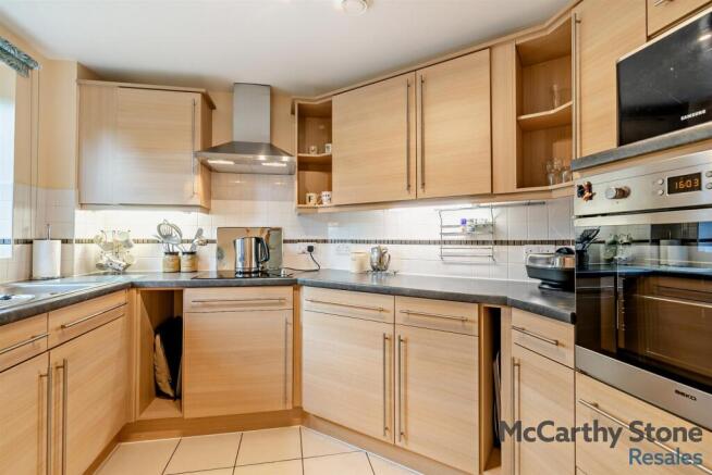 2 bed Apartment for sale Image 11