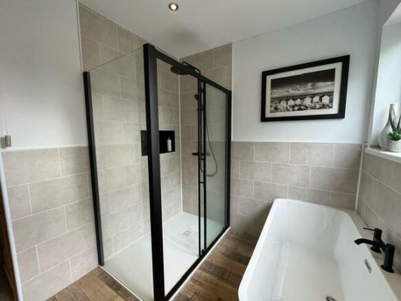 MODERN BATHROOM