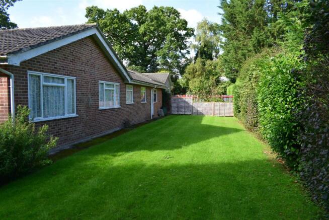 Rear Gdn 2.JPG