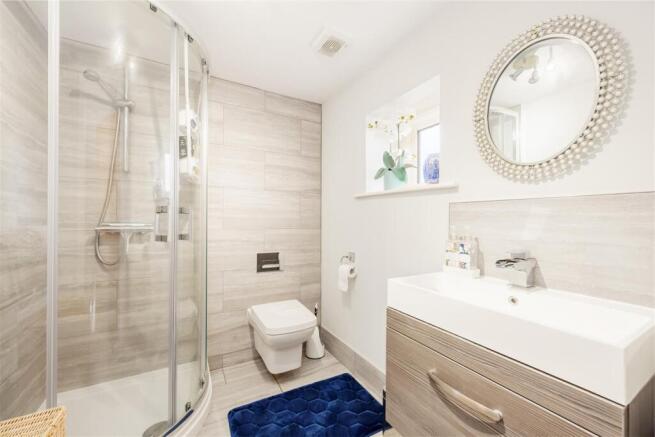 4 bed House for sale Image 11