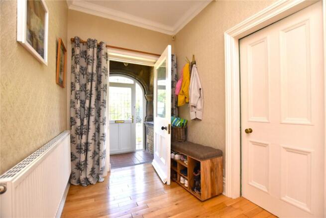 4 bed Semi-Detached for sale Image 3