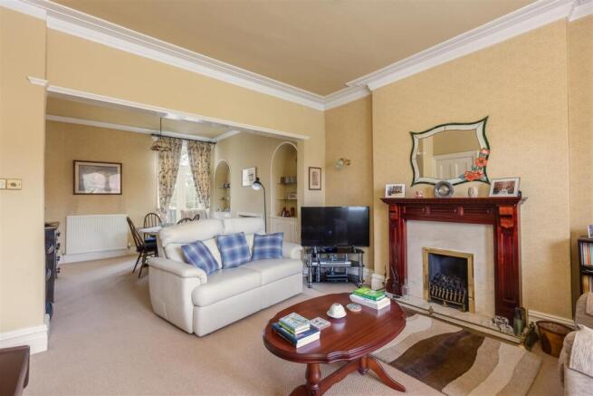 5 bed House for sale Image 4