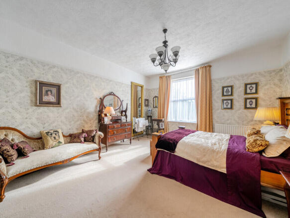 4 bed Semi-Detached for sale Image 7