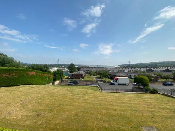 2 bed Flat to rent Image 5