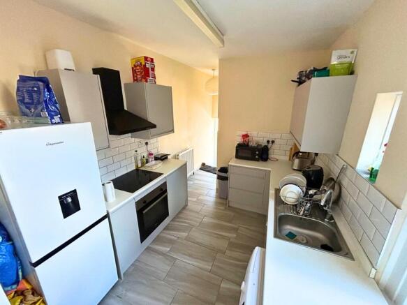 3 bedroom flat in je
