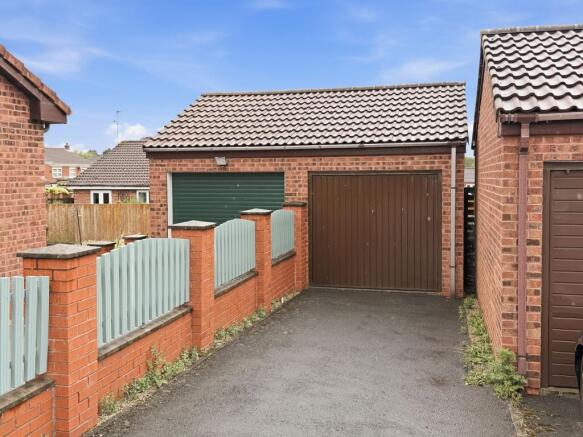 2 bed Semi-Detached Bungalow for sale Image 11