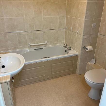 2 bed Apartment for sale Image 11