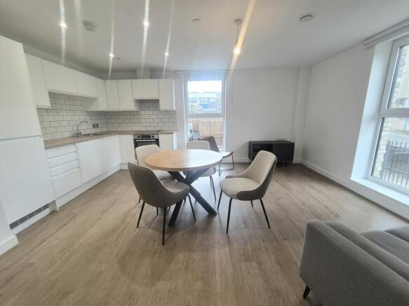 2 bed Apartment to rent Image 6