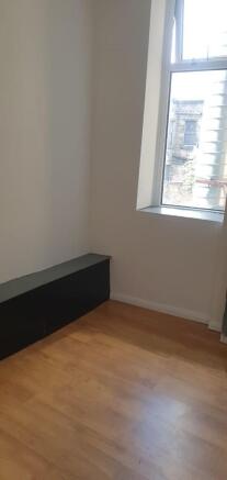 2 bed Flat to rent Image 5
