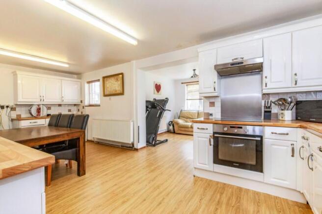 06. Dining Kitchen